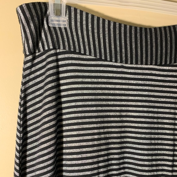 Smartest stripe long skirt. Size M - Picture 2 of 3